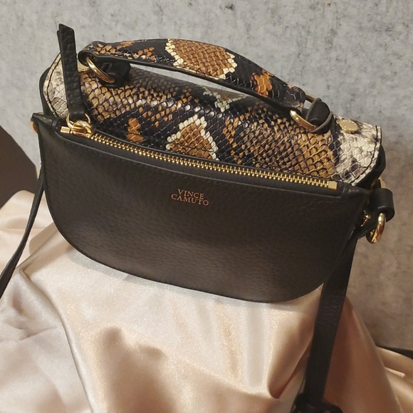 Vince Camuto Black purse with snake skin designed - Picture 4 of 8